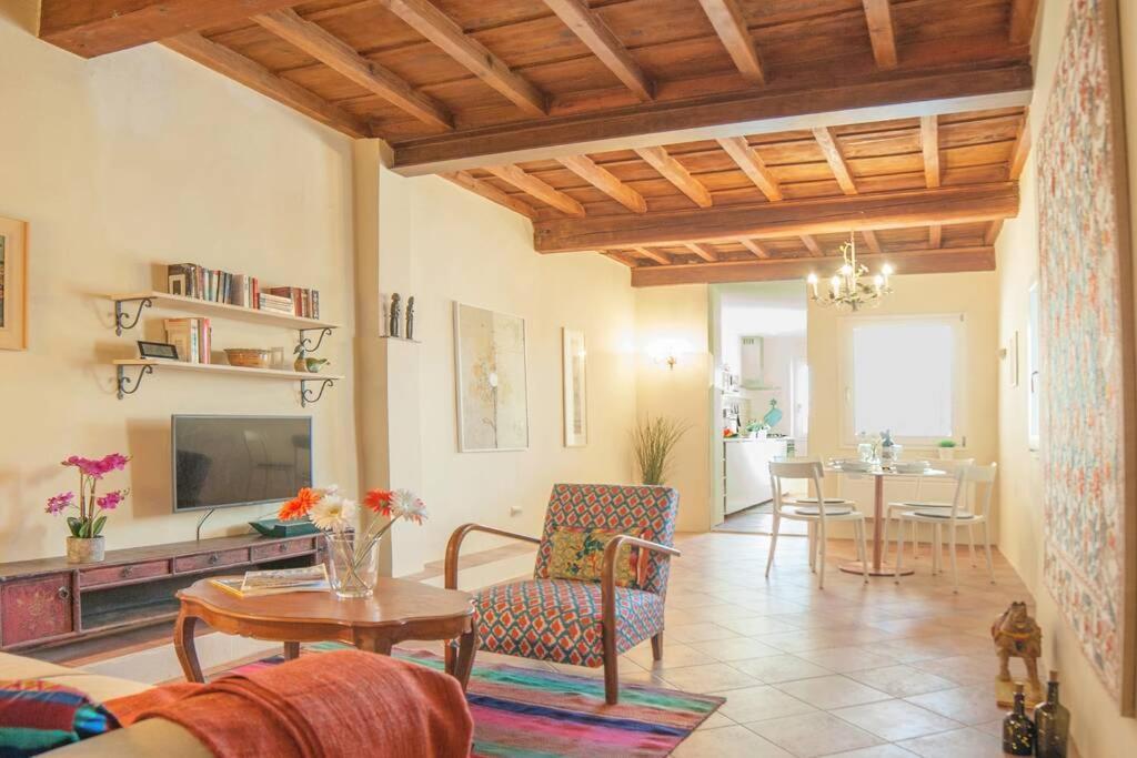 Cozy Macci Flat 4 People Near Santa Croce Square Apartment Florence Ngoại thất bức ảnh